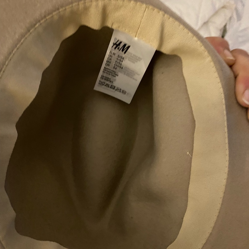 Small ? S/54 is size color is tan and cream h&m wool hat